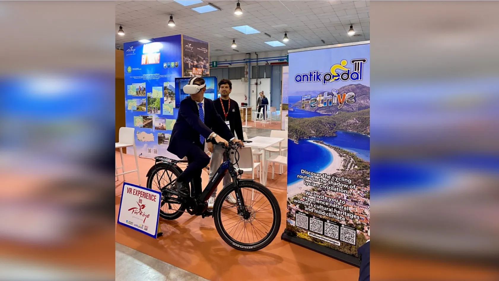 Fethiye Belediyesi, İtalya'daki bisiklet turizmi fuarında tanıtım yaptı