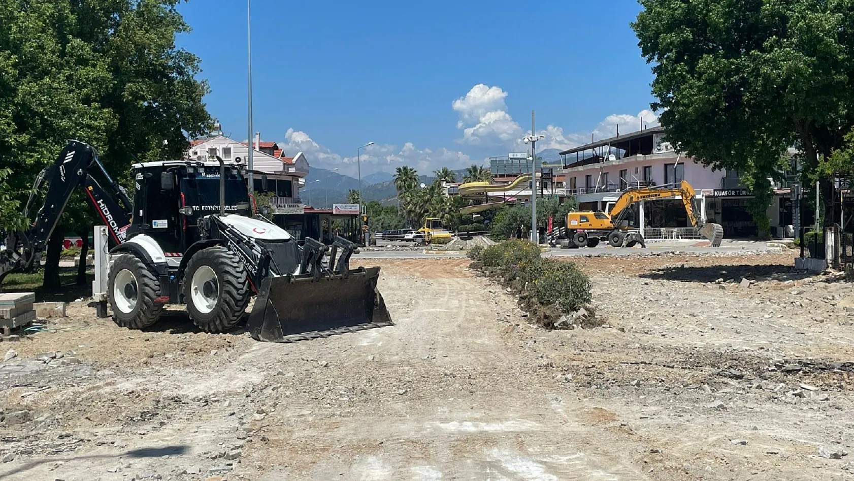 Fethiye Belediyesi Yerguzlar Caddesi'nde parke yenileme çalışmasına başladı