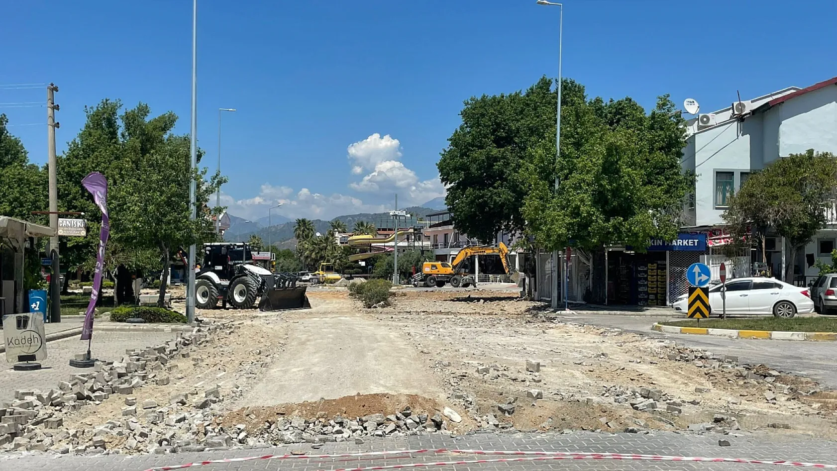 Fethiye Belediyesi Yerguzlar Caddesi'nde parke yenileme çalışmasına başladı