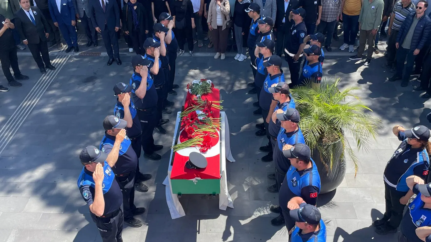 Fethiye Belediyesi'nde Kerem Ersoy'a hüzünlü veda