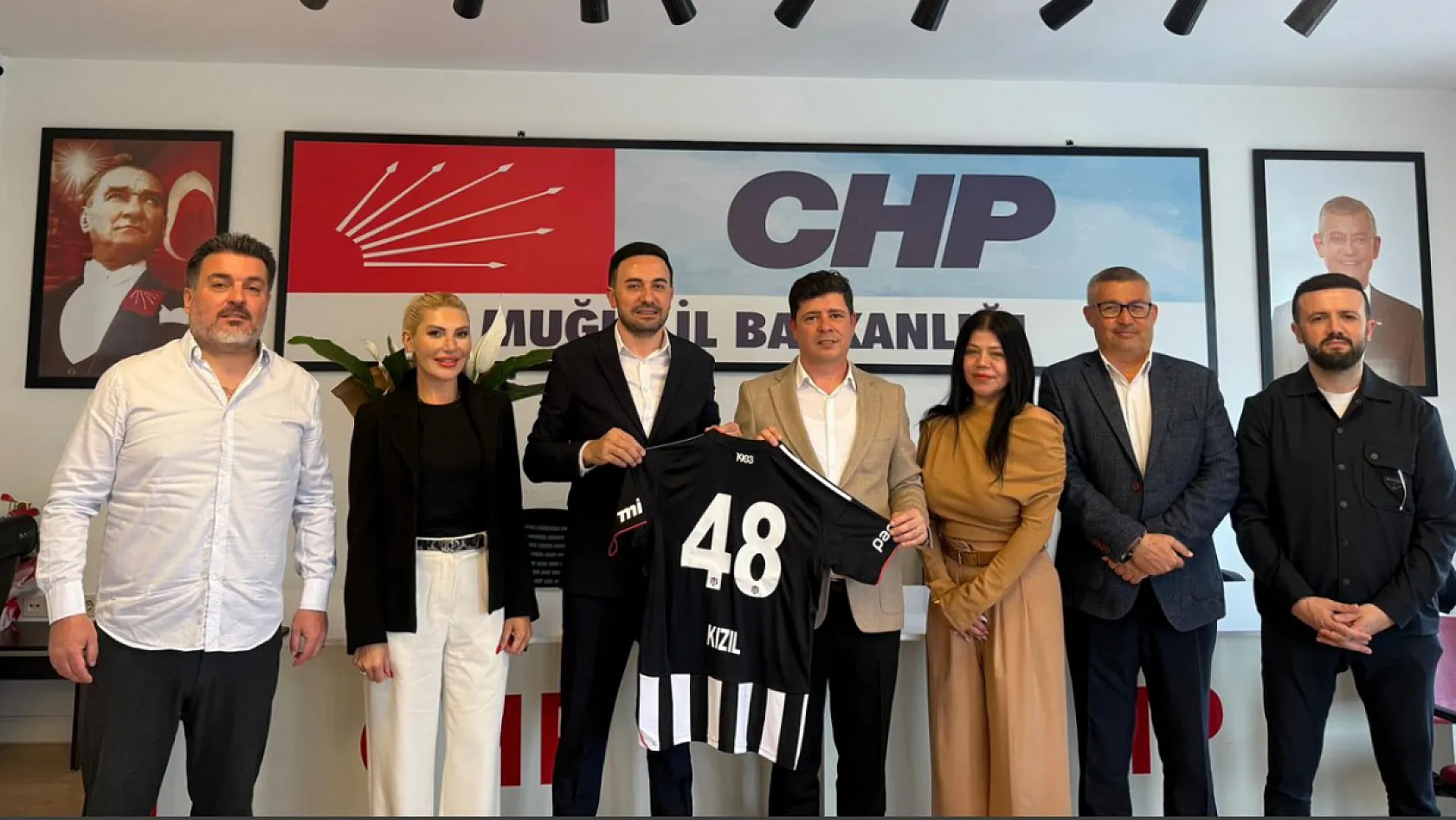 Fethiye Beşiktaş Taraftarlar Derneği'nden CHP Muğla İl Başkanı Nail Kızıl'a ziyaret