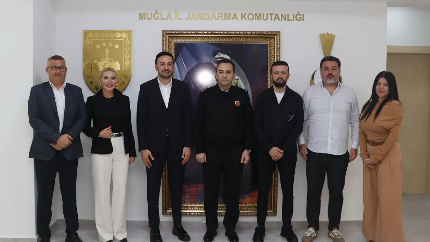Fethiye Beşiktaş Taraftarları'ndan Muğla İl Jandarma Komutanı'na nezaket ziyareti