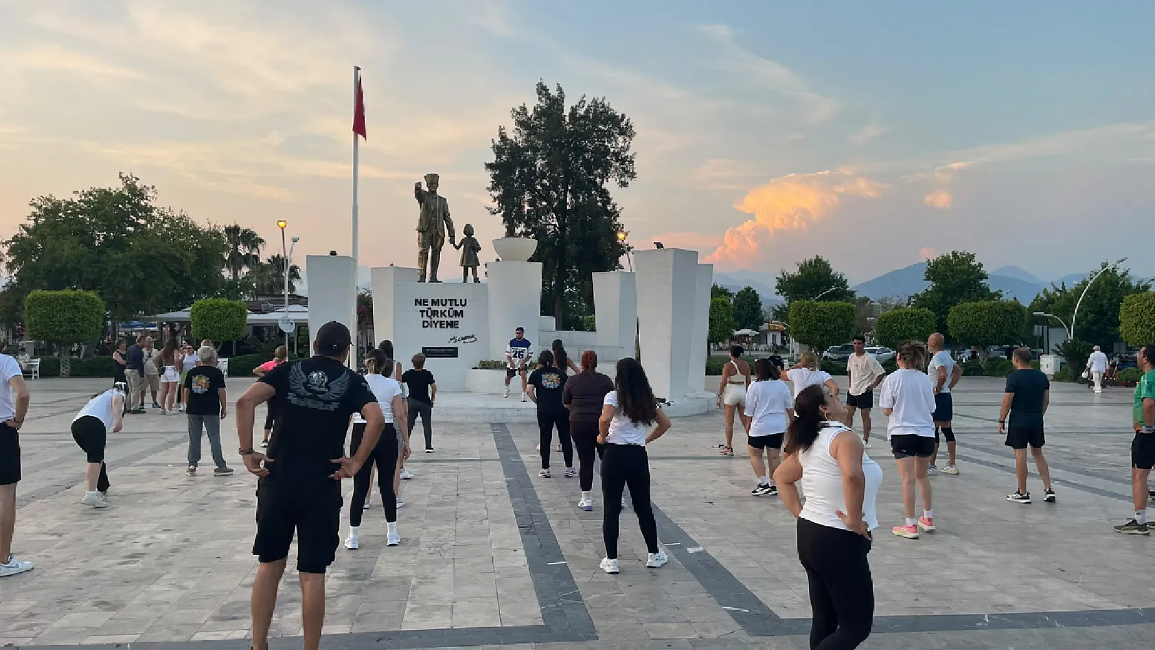 Fethiye Beşkaza Meydanı'nda her pazartesi ve perşembe spor var