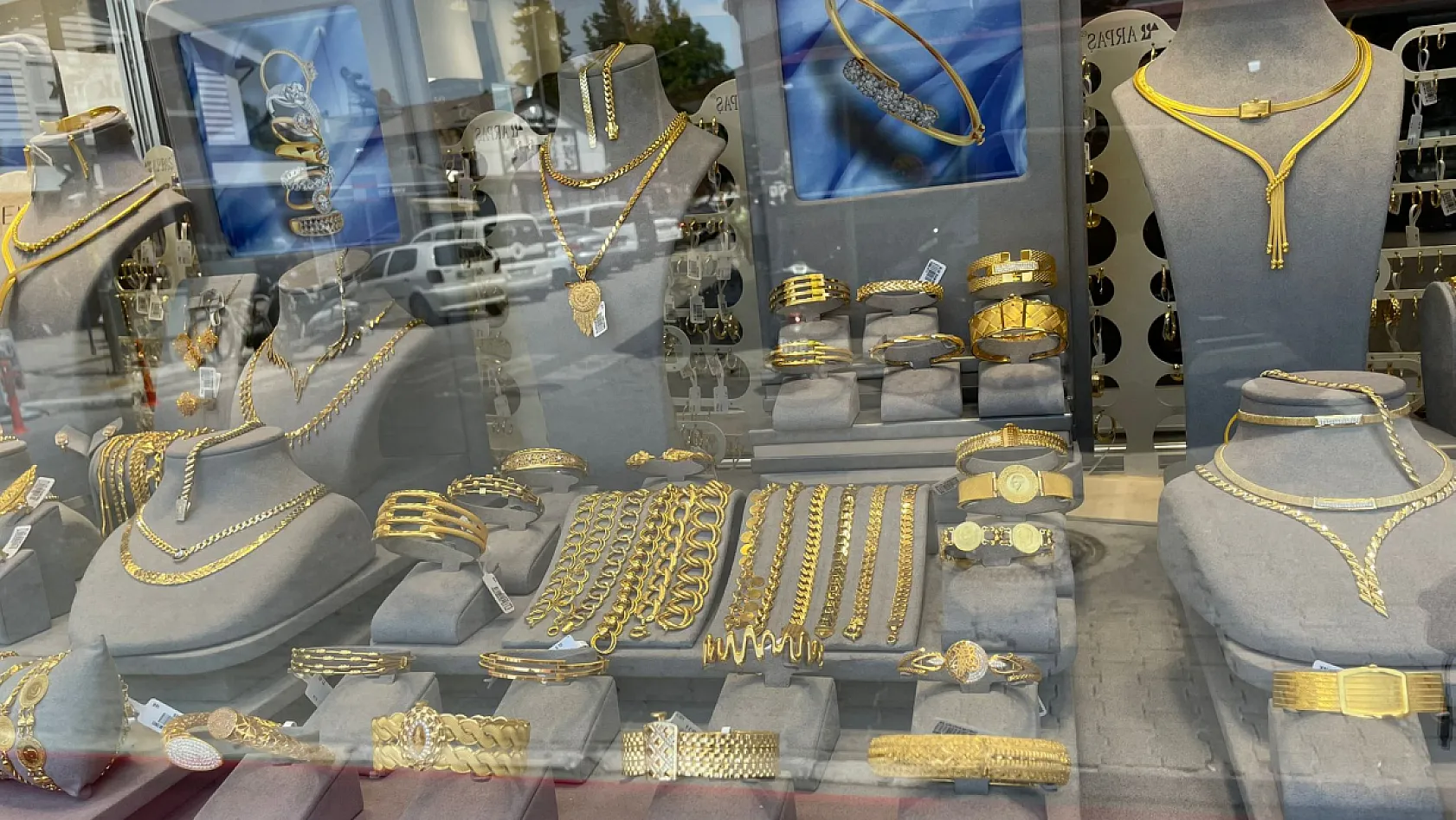 Fethiye Blue Diamond'dan Anneler Günü'ne özel yüzde 50 indirim ve sürpriz hediyeler