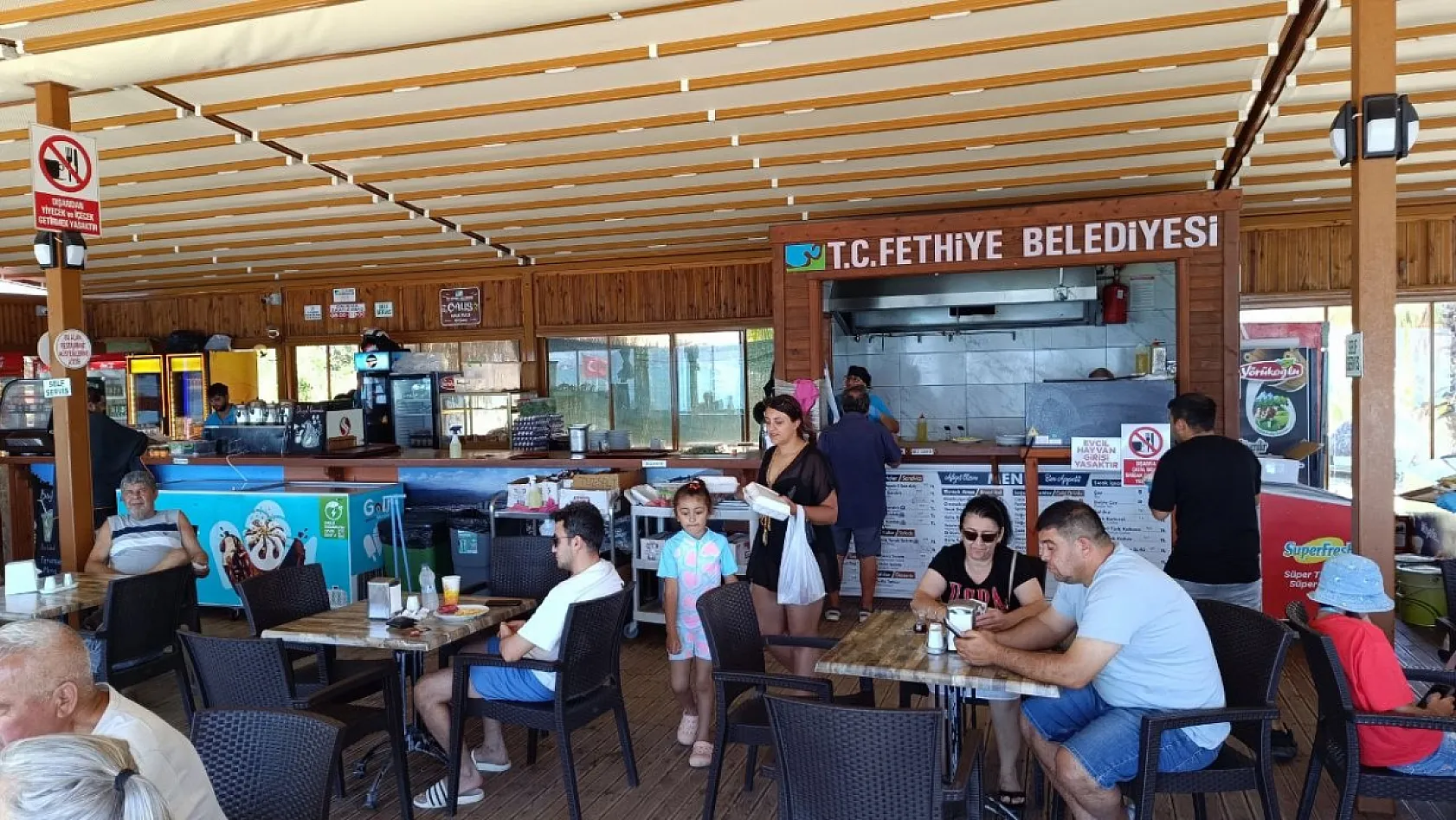 Fethiye Çalış Halk Plajı'nda Uygun Fiyatlı Hizmet İlgi Görüyor