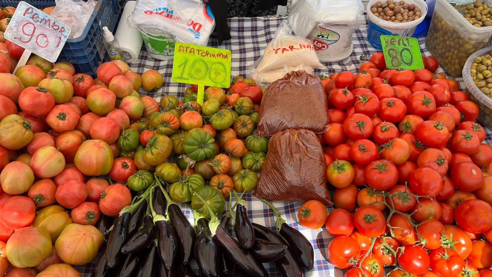 Fethiye Çalış Pazarı'nda Üretici İndirimle Ayakta Kalıyor