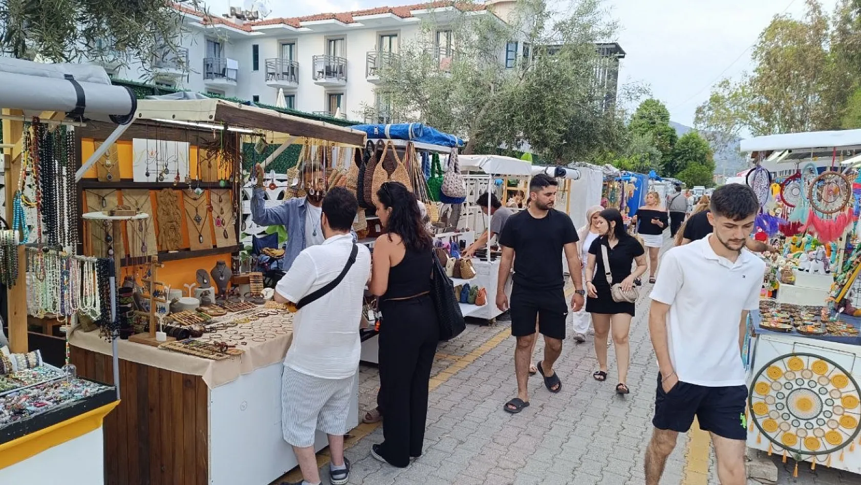 Fethiye Çalış Sahili'nde El Sanatları Pazarı Yaz Boyunca Açık