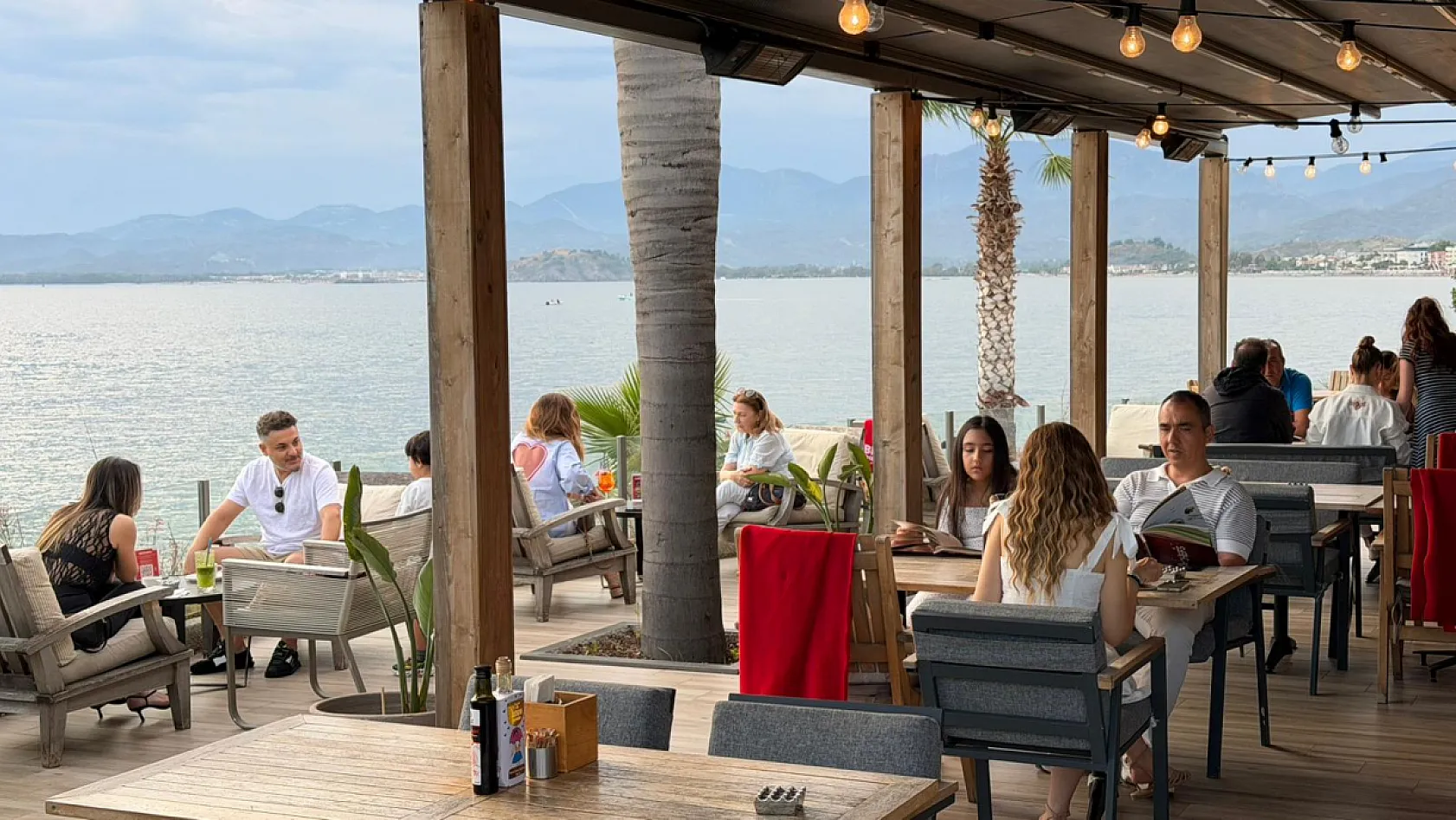 Fethiye Çalış Şat Burnu'ndaki Big Chefs'te bayram yoğunluğu yaşanıyor