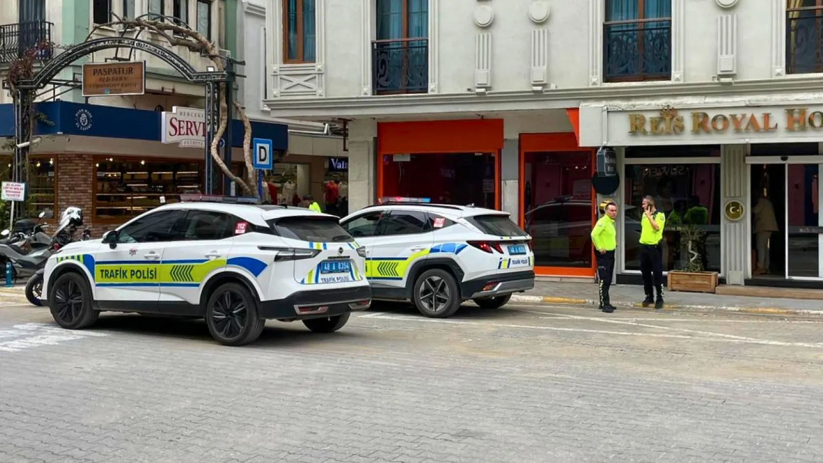 Fethiye Çarşı Caddesi'nde trafik denetimi: Araç ve motosikletlere sıkı kontrol