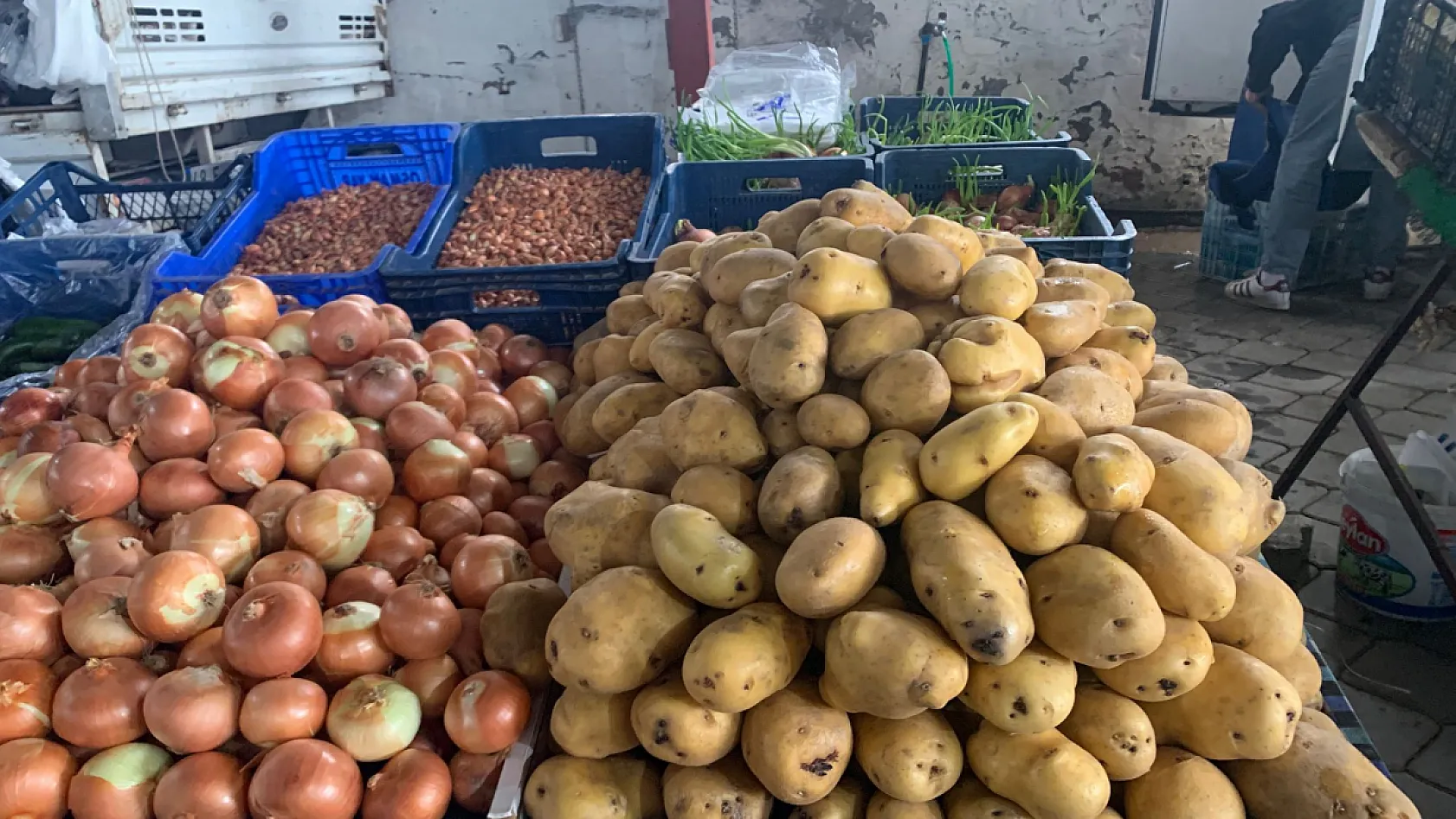 Fethiye Çiftlik Pazarı'nda tezgahlar doldu: Sebze ve meyvede günün fiyatları