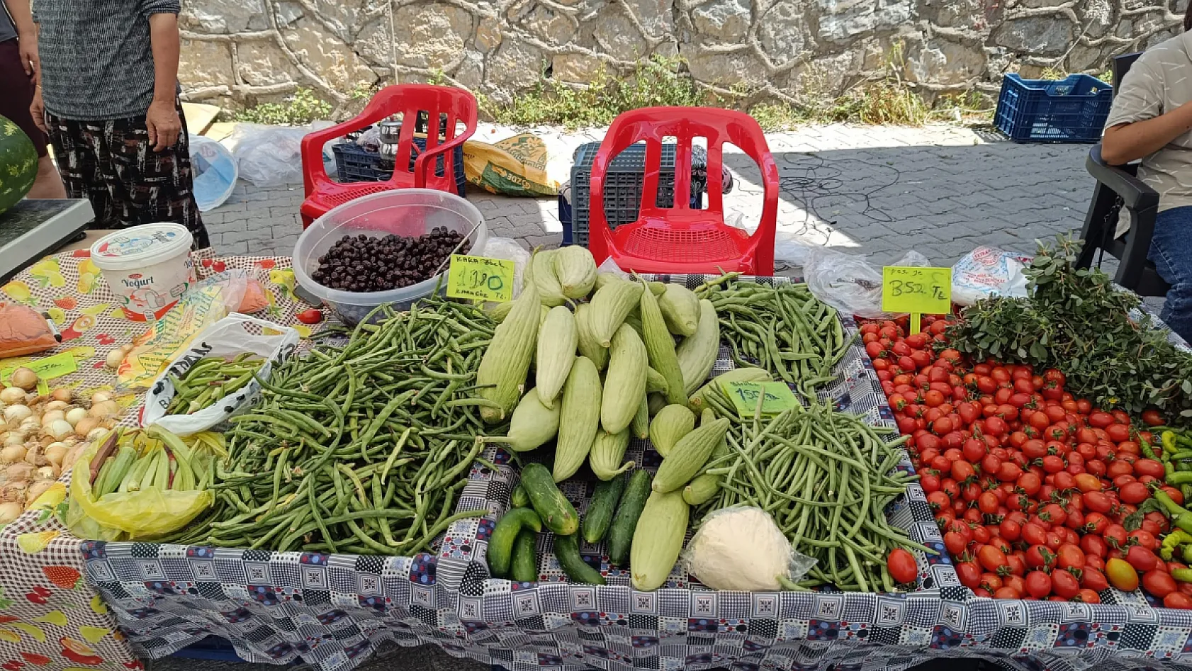 Fethiye Cuma Pazarı Esnafı Dertli: 'Mazot ve Gübre Maliyetleri Belimizi Büküyor'