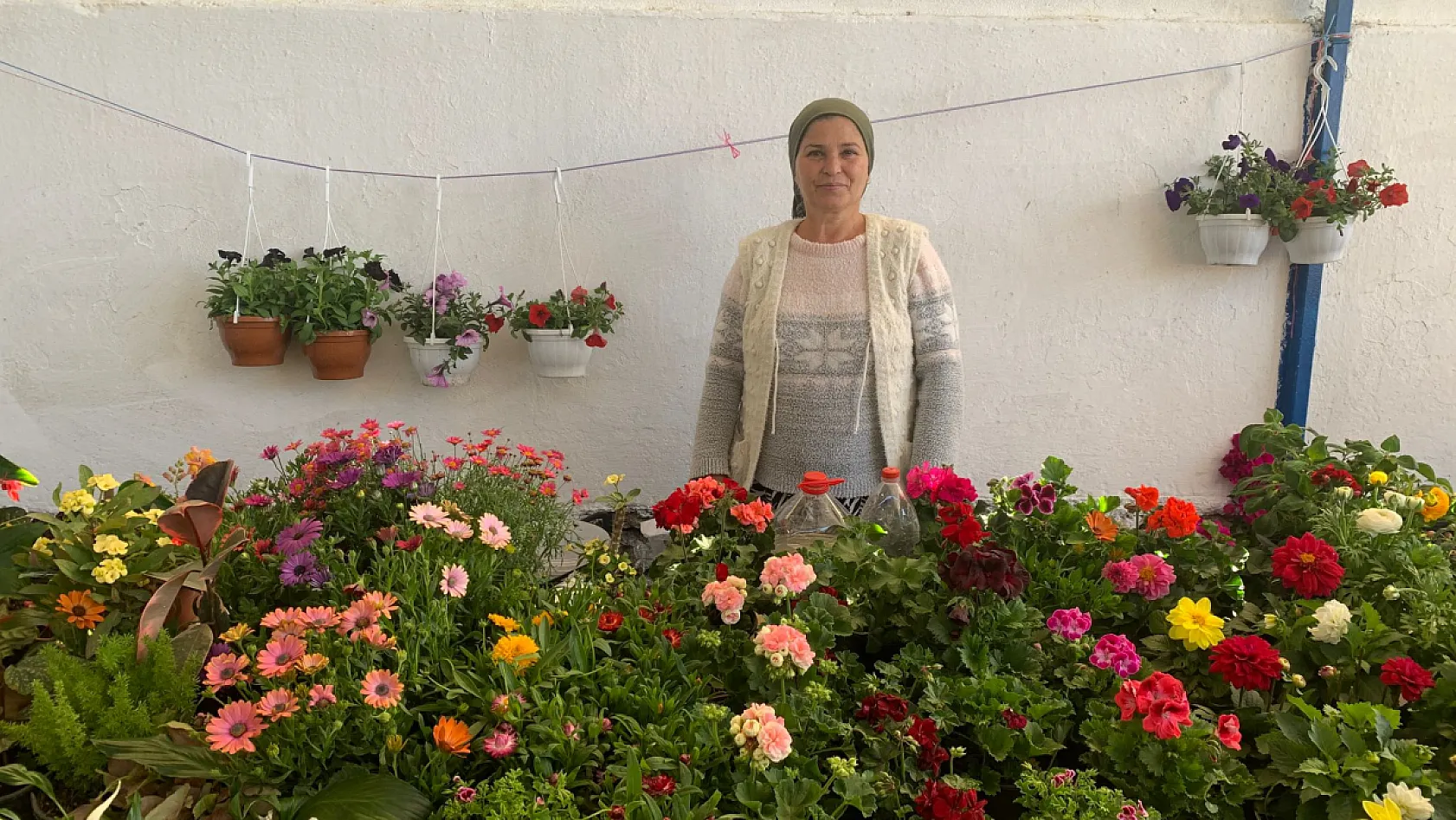 Fethiye Cuma Pazarı'nda bahar hareketliliği: Yerel Üretici Songül Yakalı'dan çiçek önerileri