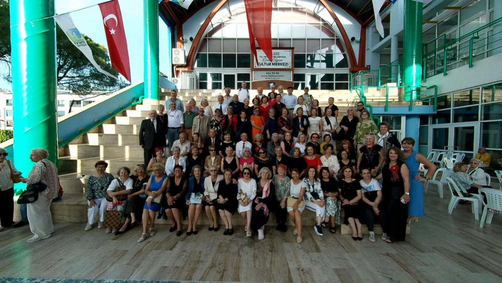 Fethiye'de 'Eğlen, Öğren, Yaşa' felsefesiyle 7  yıldır umuda dokunuyorlar