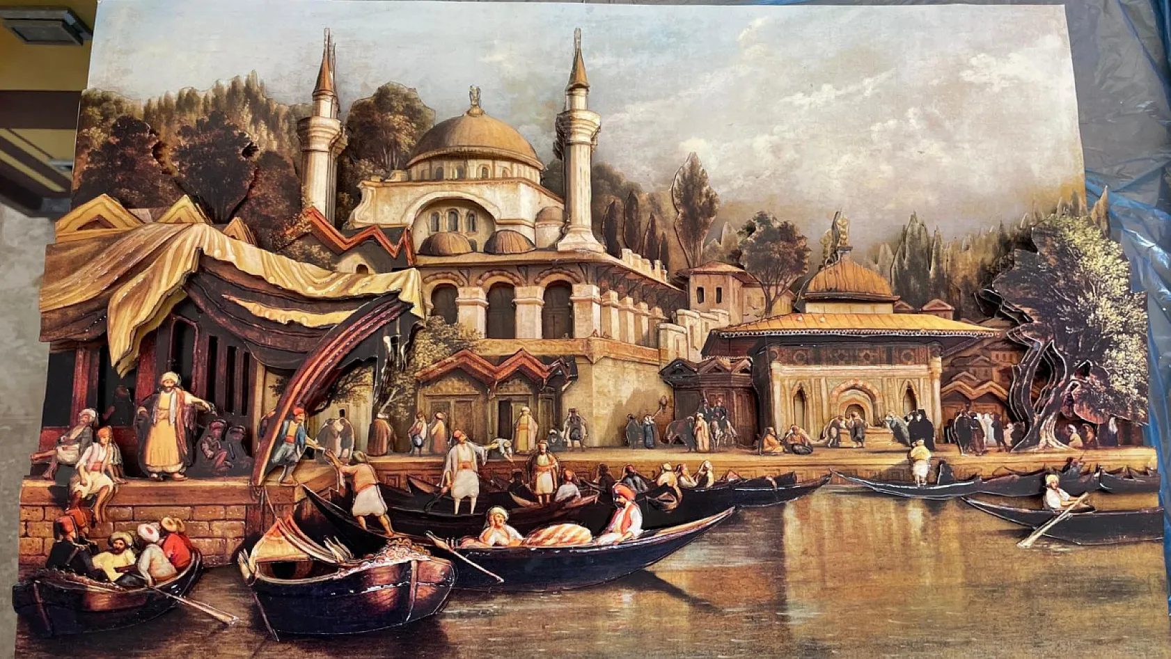 Fethiye'de ahşap boyama ve rölyef kurslarıyla hem üretim hem sohbet