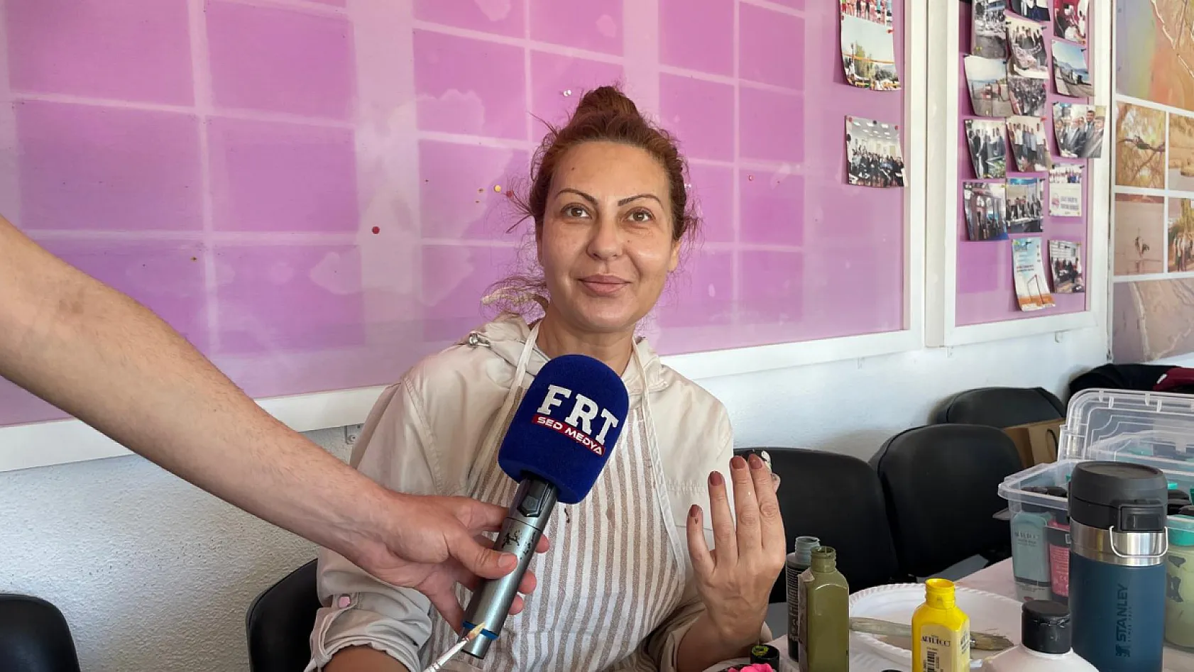 Fethiye'de ahşap boyama ve rölyef kurslarıyla hem üretim hem sohbet