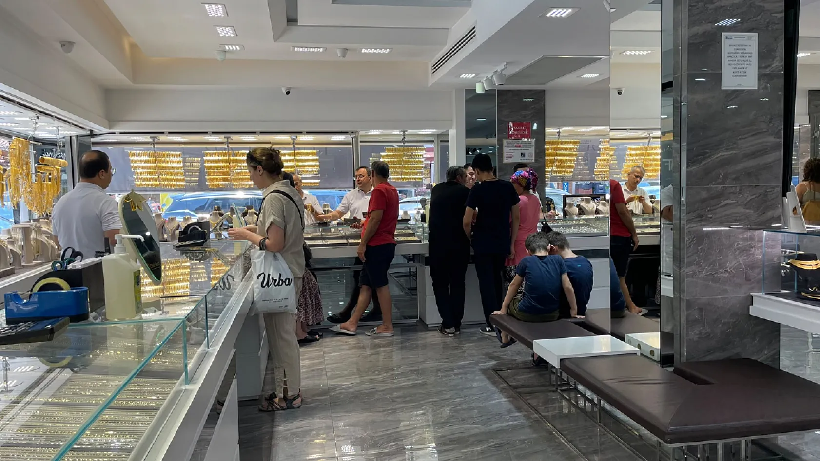 Fethiye'de altın piyasasında bekleyiş: Yatırımcı ne yapmalı?