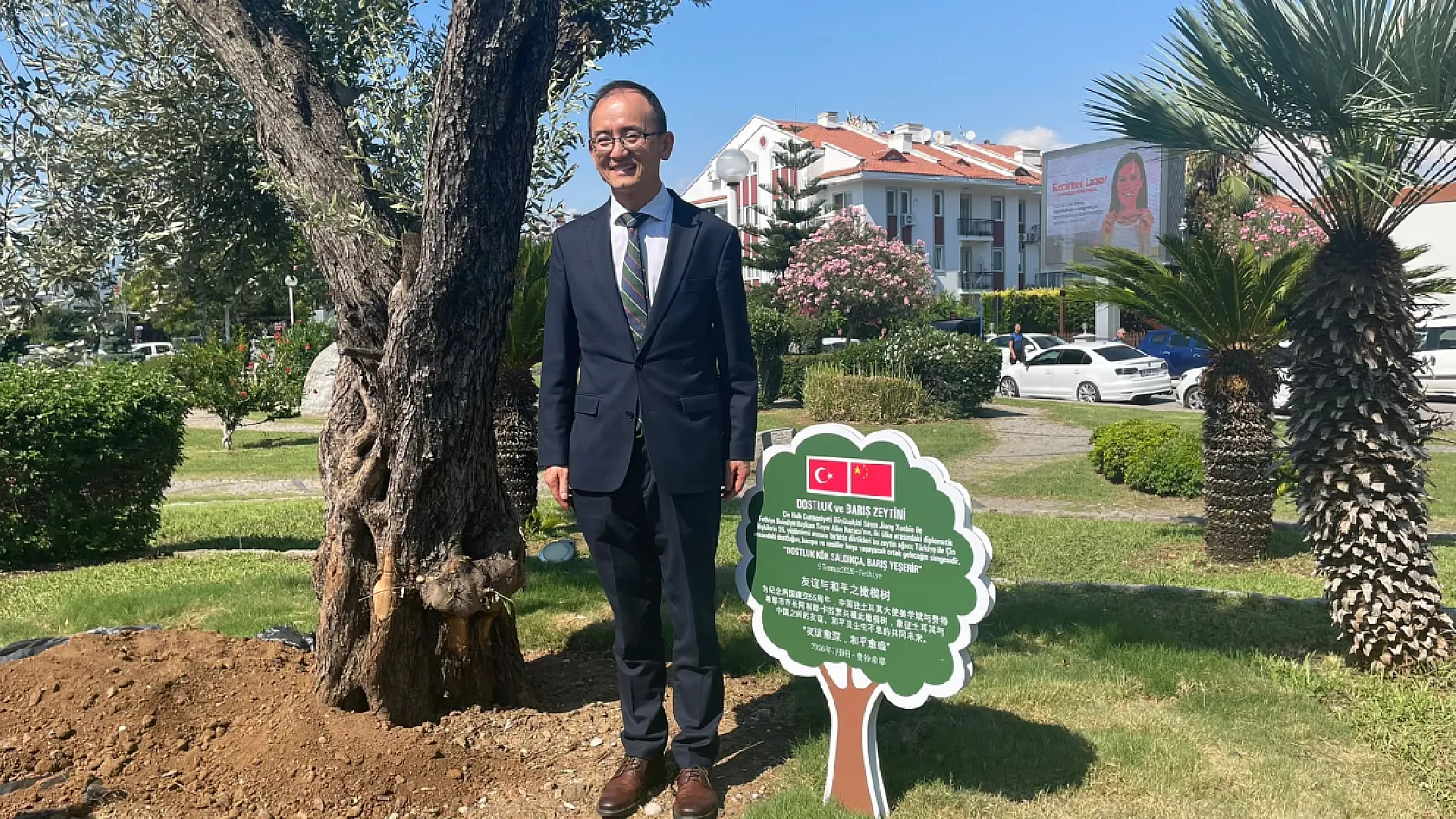 Fethiye'de barışın güvercinleri uçtu, dostluğun zeytini dikildi