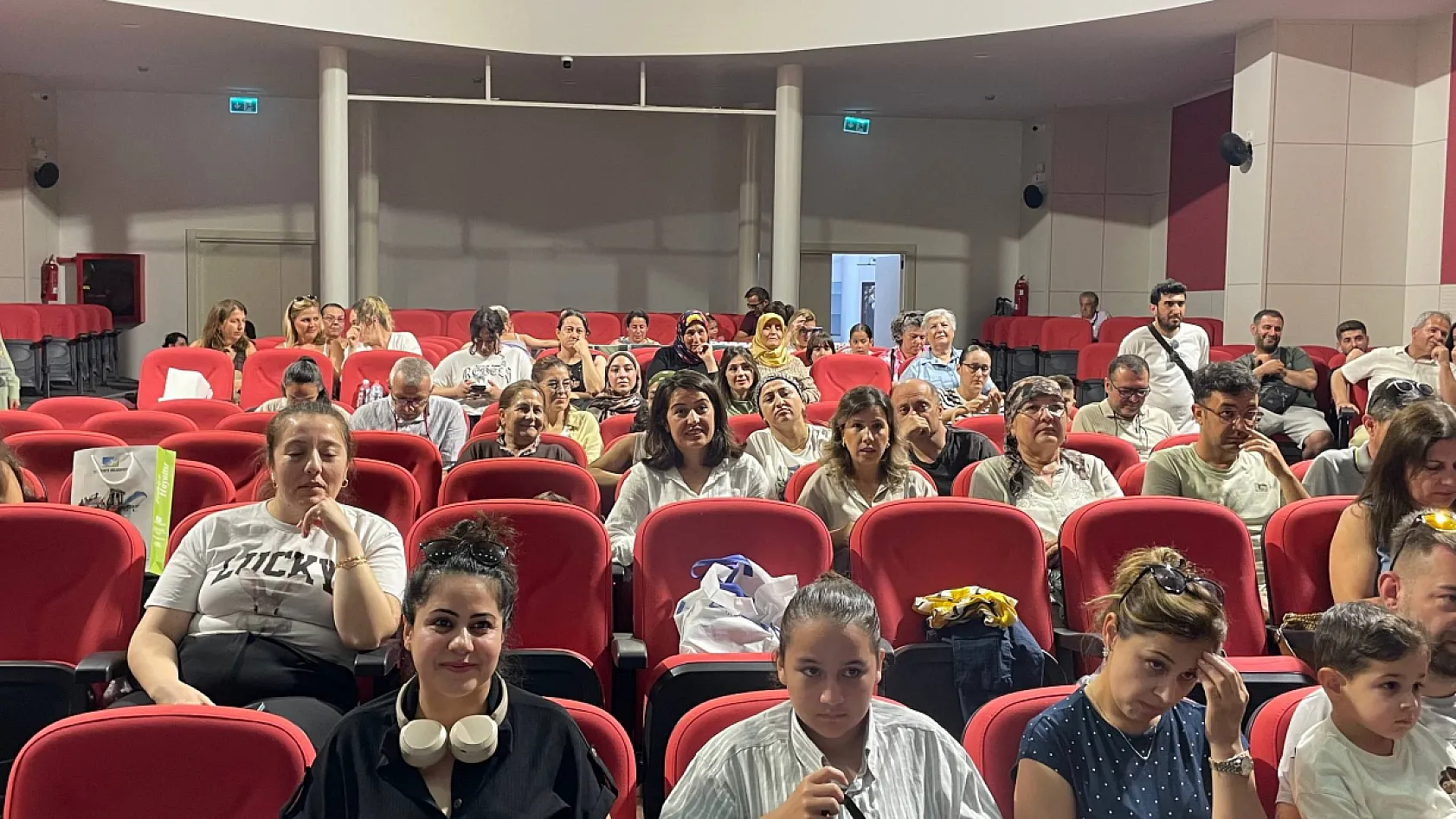 Fethiye'de Çevre Haftası Etkinliklerinde Çocuklar Sahne Aldı