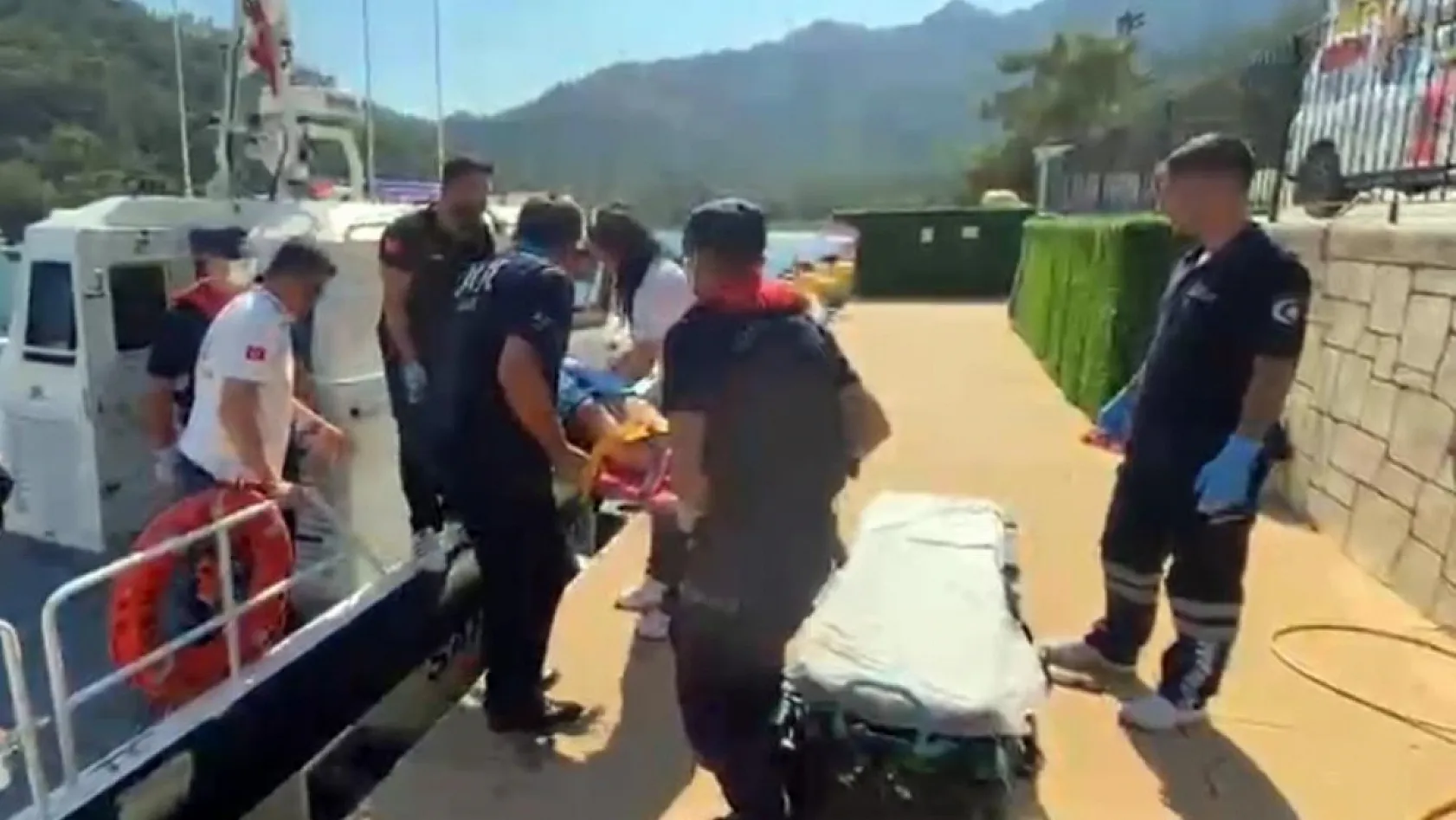 Fethiye'de gezi teknelerinde yaralanan iki vatandaşa tıbbi tahliye