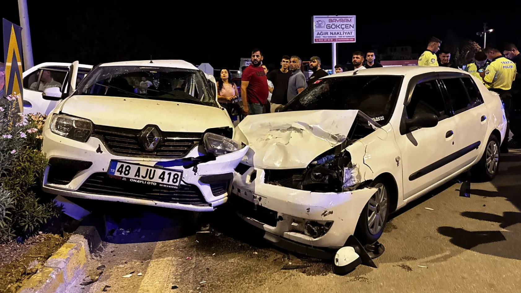 Fethiye'de iki otomobilin çarpışması sonucu 4 kişi yaralandı