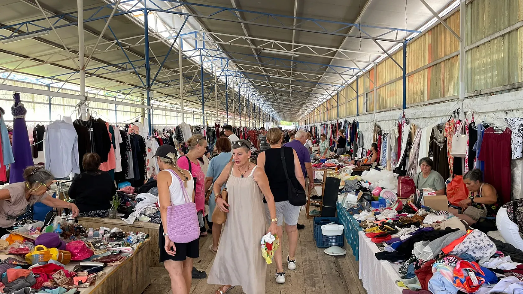 Fethiye'de 'İkinci El Pazarı'na yoğun ilgi: Hem bütçeye hem geri dönüşüme katkı