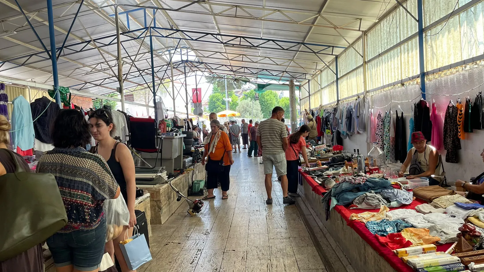 Fethiye'de 'İkinci El Pazarı'na yoğun ilgi: Hem bütçeye hem geri dönüşüme katkı