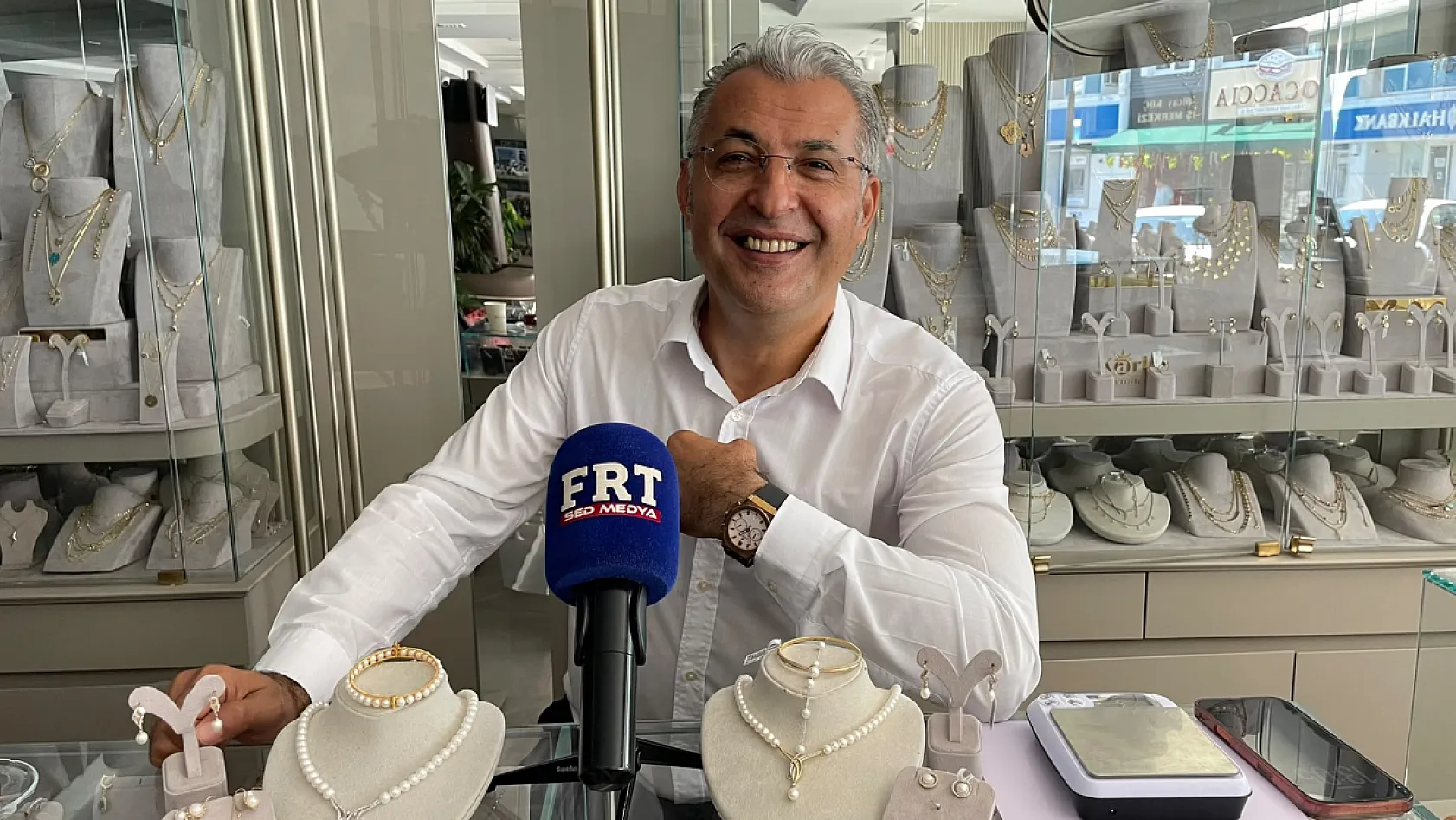 Fethiye'de inci takılara ilgi artıyor: Zaman değişiyor, zarafet değişmiyor