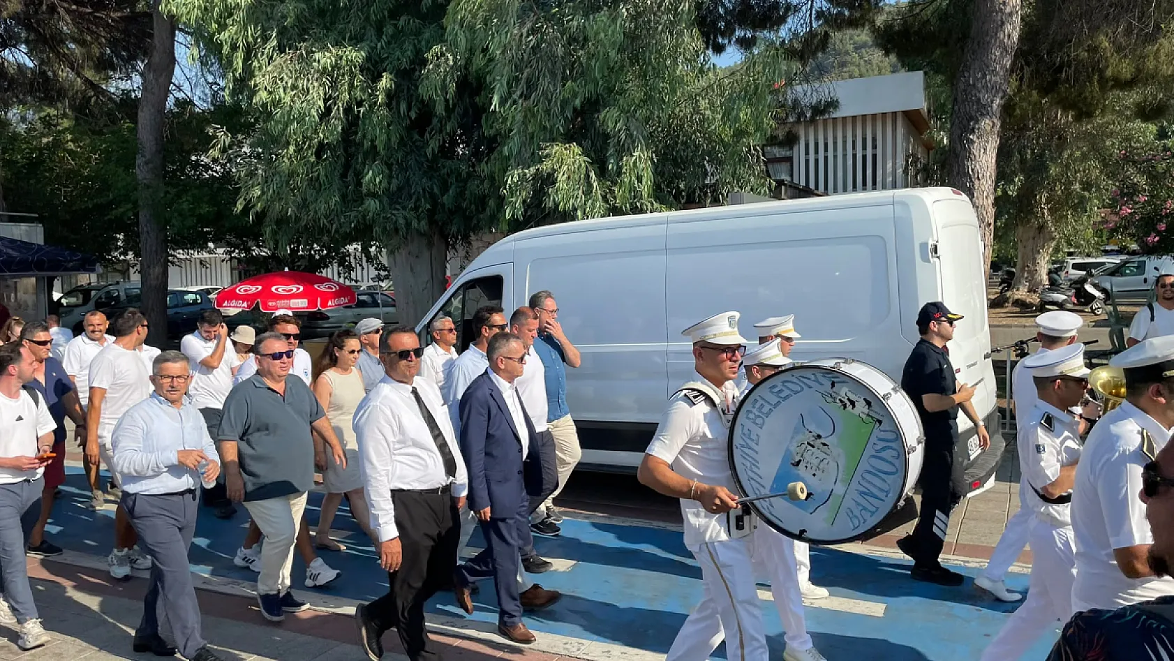 Fethiye'de Kabotaj Bayramı Coşkusu: Bando Eşliğinde Kortej Yürüyüşü
