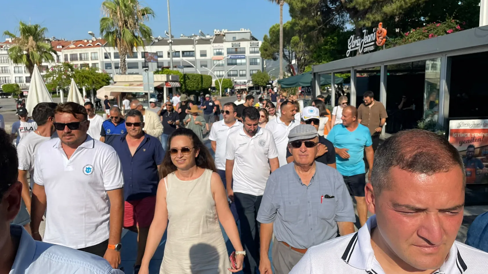 Fethiye'de Kabotaj Bayramı Coşkusu: Bando Eşliğinde Kortej Yürüyüşü