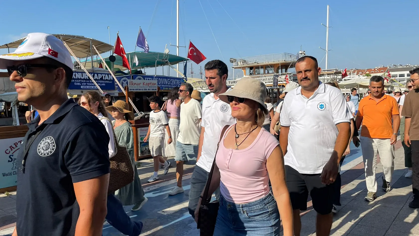 Fethiye'de Kabotaj Bayramı Coşkusu: Bando Eşliğinde Kortej Yürüyüşü