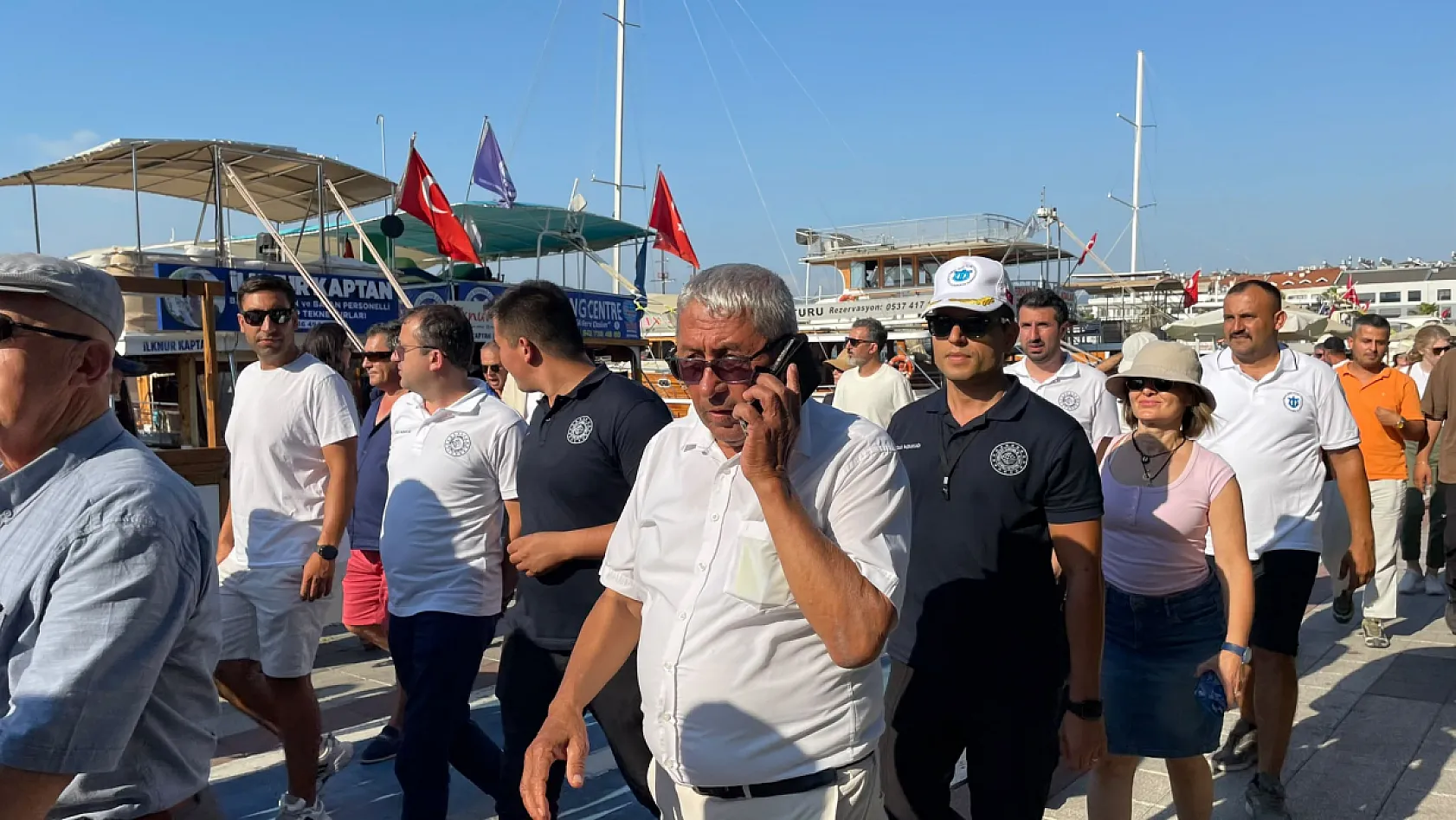 Fethiye'de Kabotaj Bayramı Coşkusu: Bando Eşliğinde Kortej Yürüyüşü
