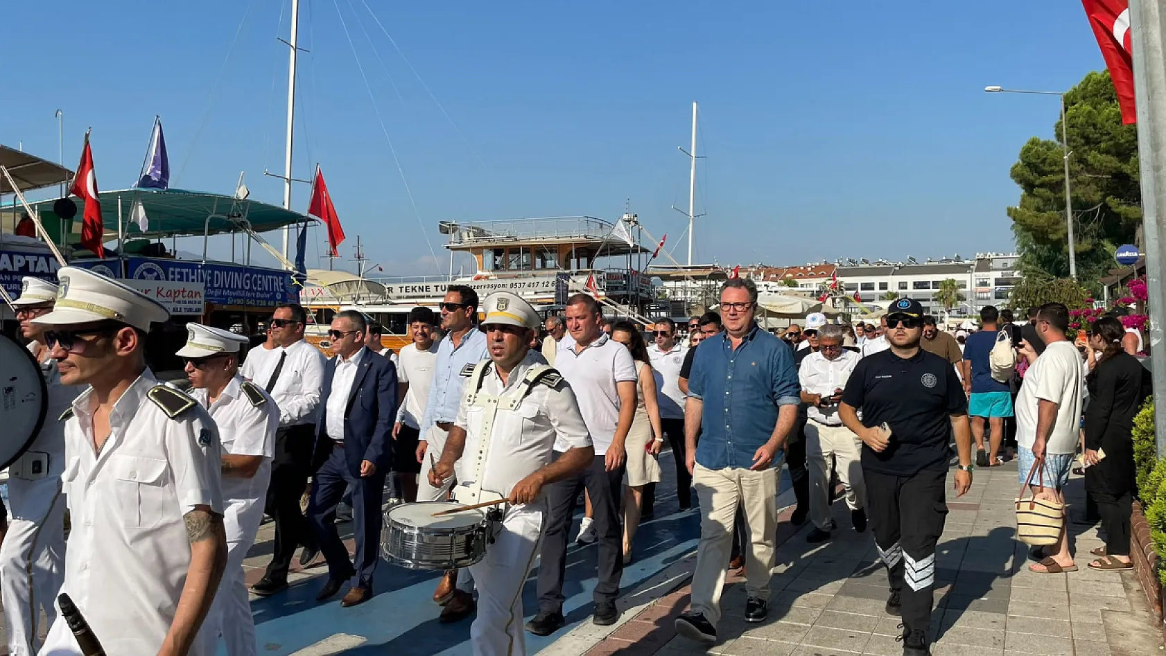 Fethiye'de Kabotaj Bayramı Coşkusu: Bando Eşliğinde Kortej Yürüyüşü