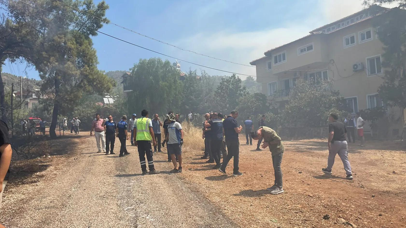 Fethiye'de korkutan yangın kısa sürede kontrol altına alındı