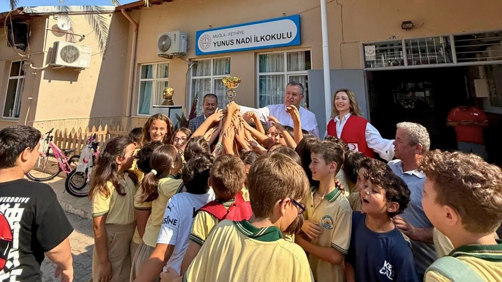 Fethiye'de minik yüreklerden büyük destek: Kan bağışı kampanyası