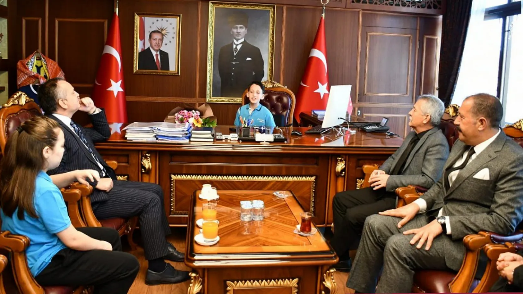 Temsili devir teslim: Fethiye'de minikler yönetimde