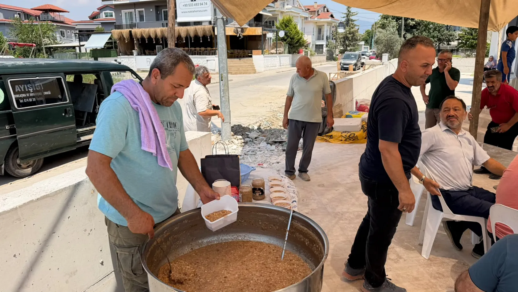 Fethiye'de Muharrem ayının bereketi aşure ikramıyla paylaşıldı