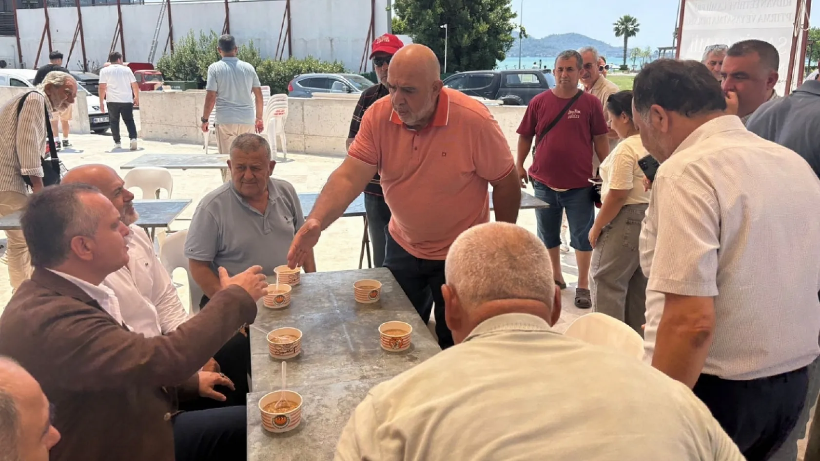 Fethiye'de Muharrem ayının bereketi aşure ikramıyla paylaşıldı