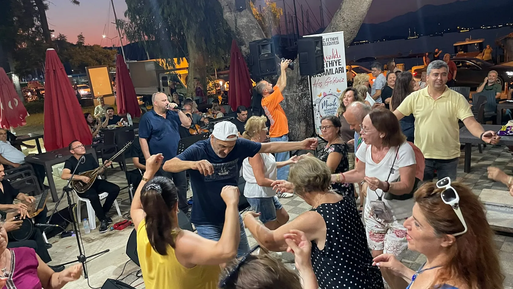 Fethiye'de müzik dolu yaz akşamları devam ediyor