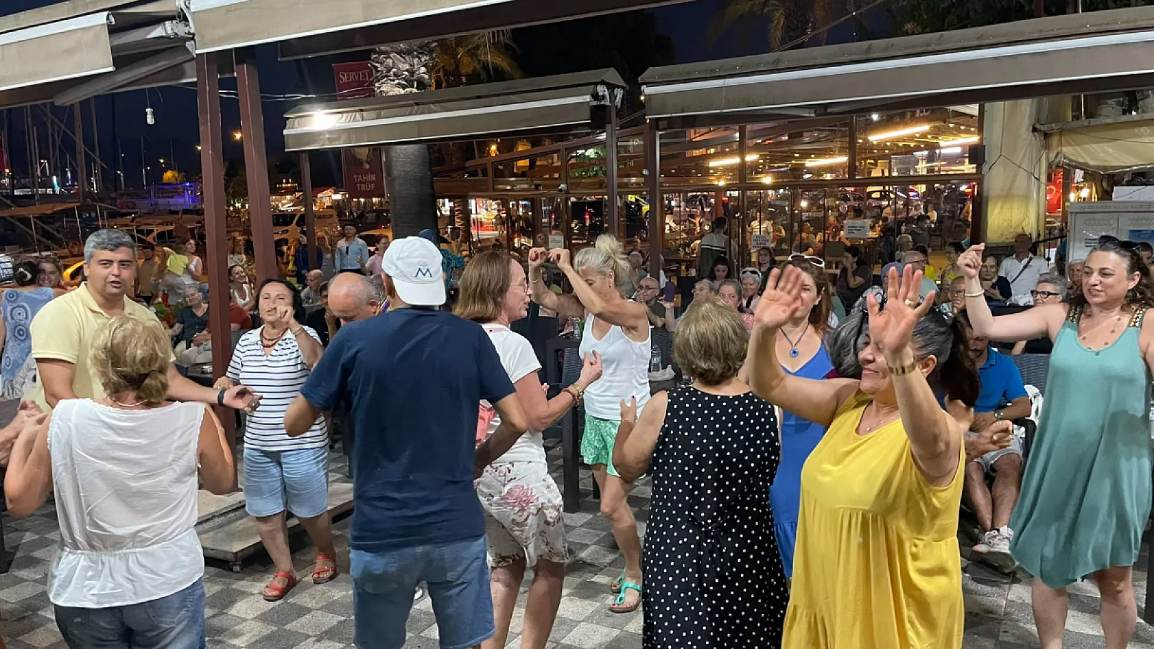 Fethiye'de müzik dolu yaz akşamları devam ediyor