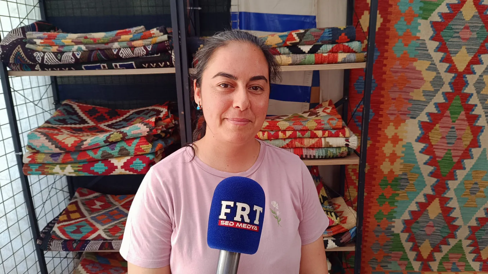Fethiye'de Ölüdeniz Sanat Sokağı'nda el emeği yaşatılıyor: 'Dokumayı sevmeden yapamazsınız'