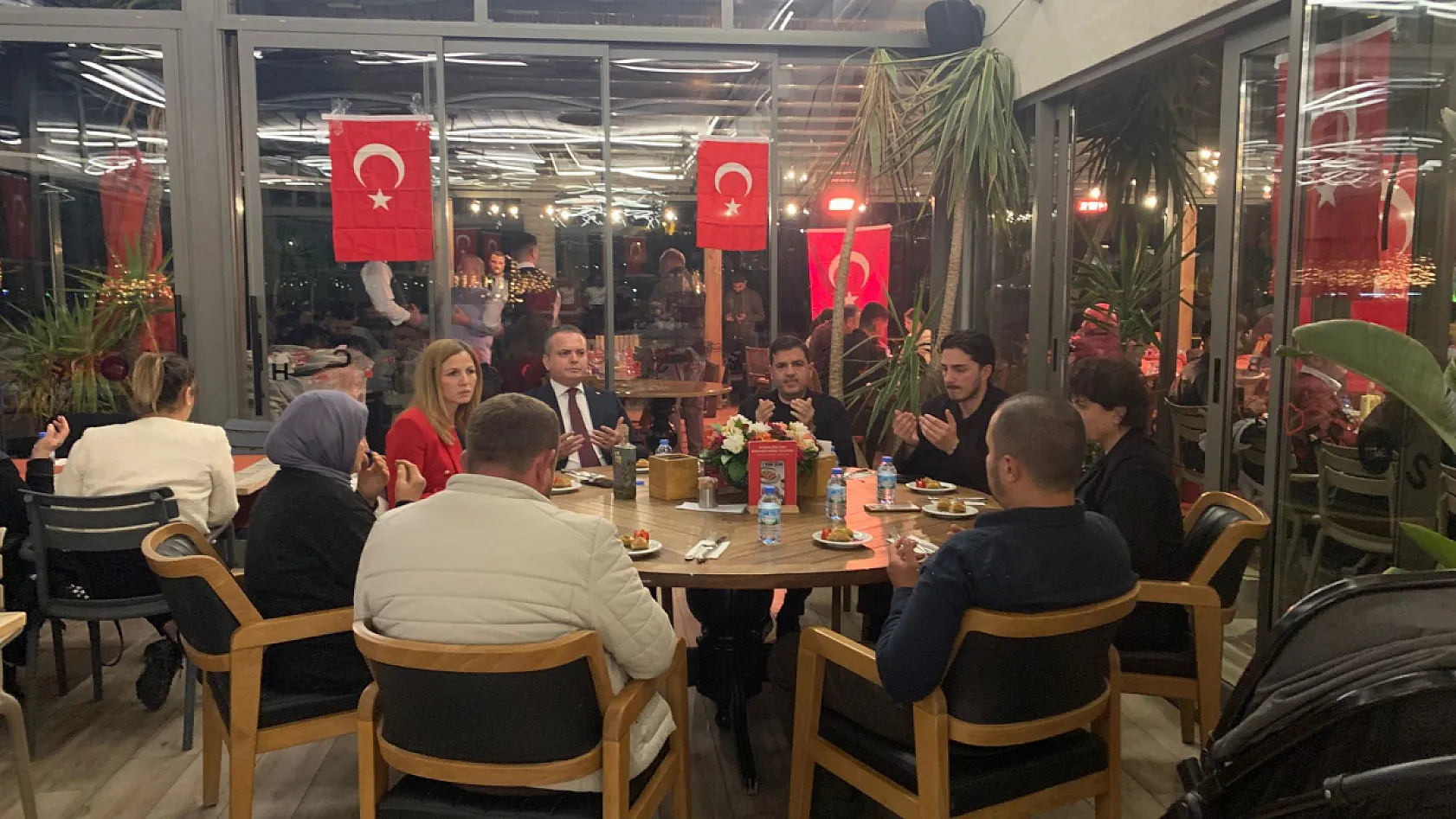 Fethiye'de şehit aileleri ve gaziler için iftar sofrası kuruldu