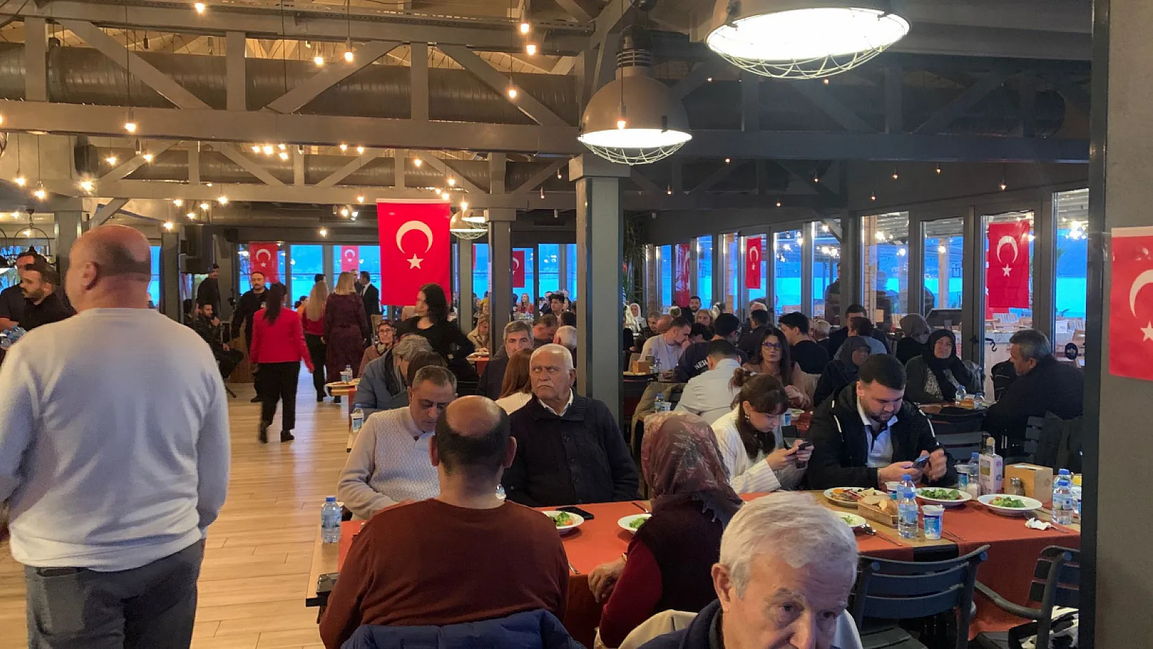 Fethiye'de şehit aileleri ve gaziler için iftar sofrası kuruldu