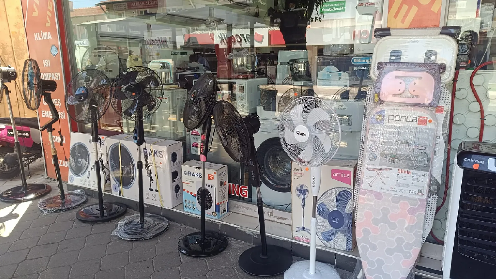 Fethiye'de sıcaklar vantilatör ve klima talebini artırdı