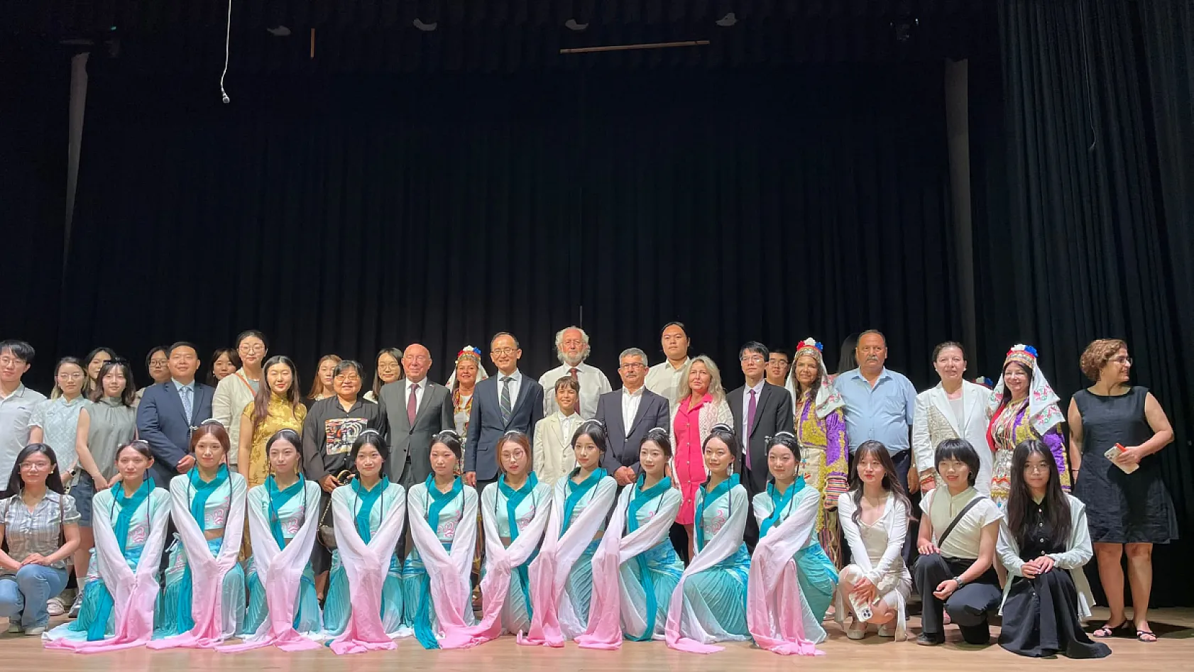 Fethiye'de Türkiye-Çin dostluğu aynı sahnede buluştu