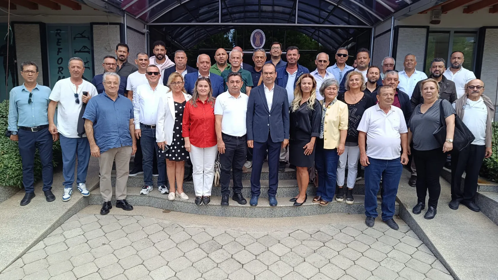 Fethiye Emlakçılar Derneği'nde Serdar Oğuz güven tazeledi