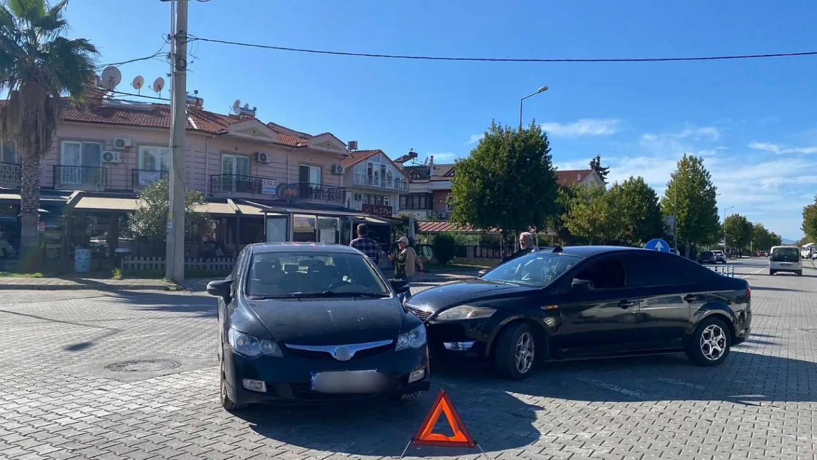 Fethiye Foça Mahallesi'nde maddi hasarlı trafik kazası