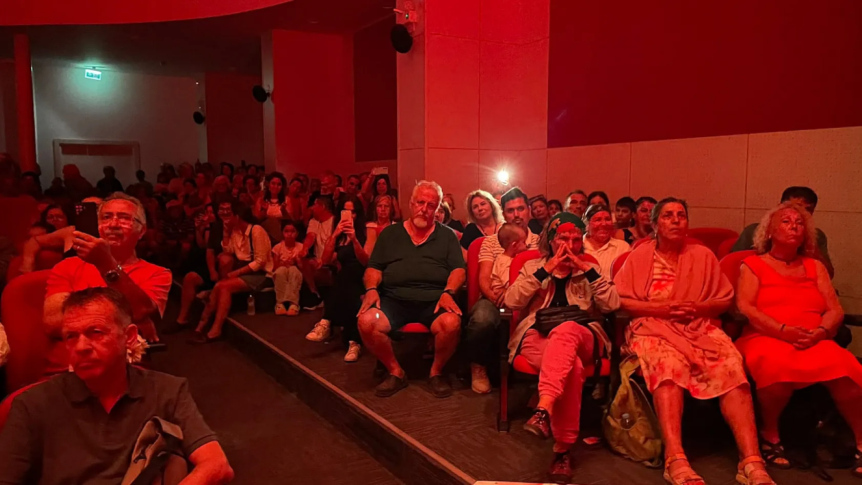 Fethiye Halk Eğitim Merkezi Yıl Sonu Konserinde salon doldu taştı
