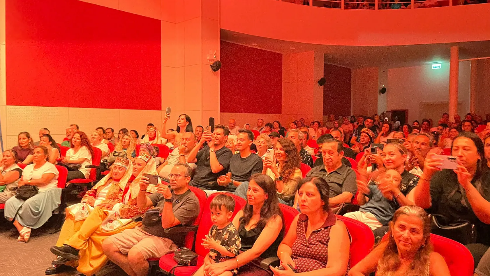 Fethiye Halk Eğitim Merkezi Yıl Sonu Konserinde salon doldu taştı