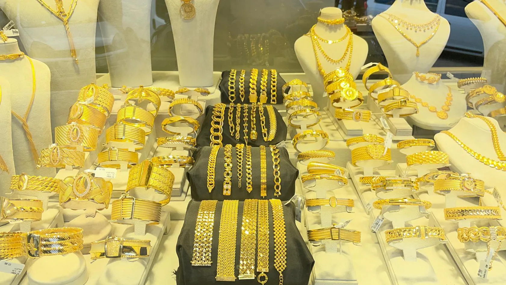 Fethiye halkı dikkat: Altın düştü almalı mı, beklemeli mi?