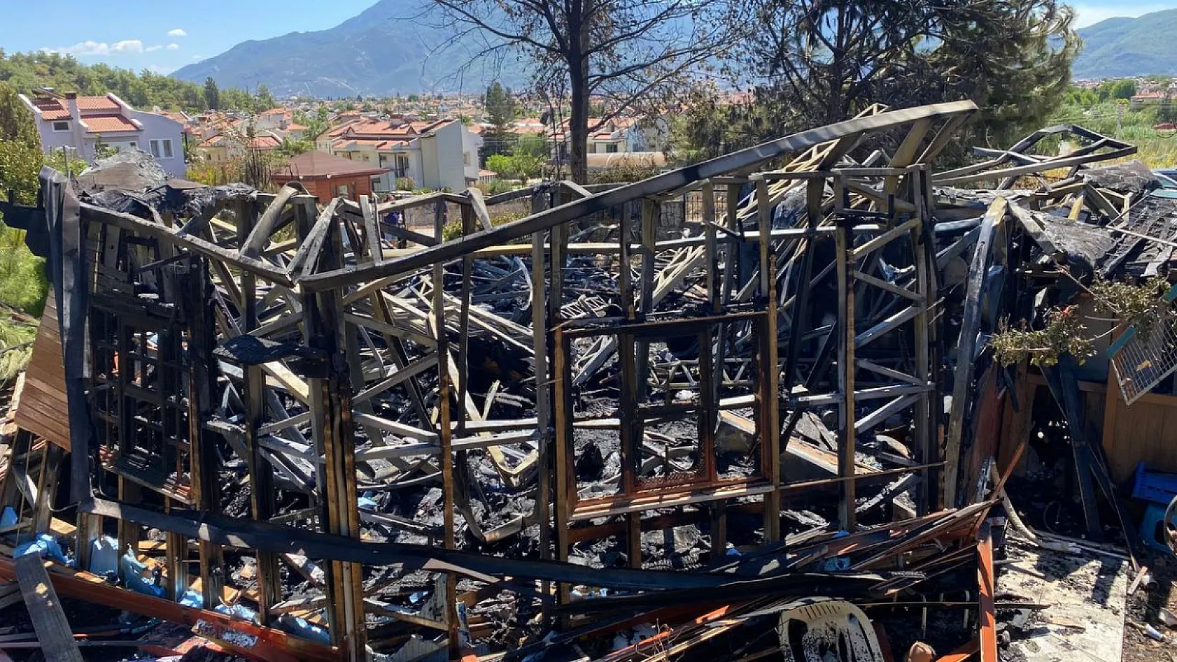 Fethiye Karagedik'te Yangın Sonrası Acı Tablo: Yeşilin Yerini Kapkara Görüntüler Aldı